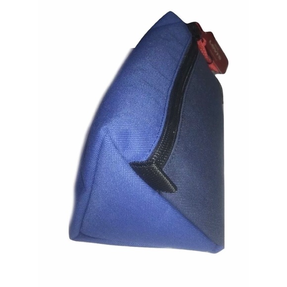 Levi's Men's Triangular Toiletry Travel Bag - Picture 4 of 8